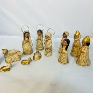 Elegant Gold and Cream Nativity Scene